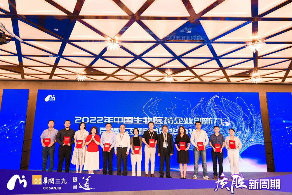 內容圖片楊博領獎照片.jpg